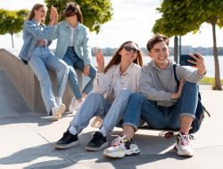 Tren Fashion Gen Z 2026: Ekspresi Diri, Sustainable Style, dan Dominasi Outfit Serba Unik